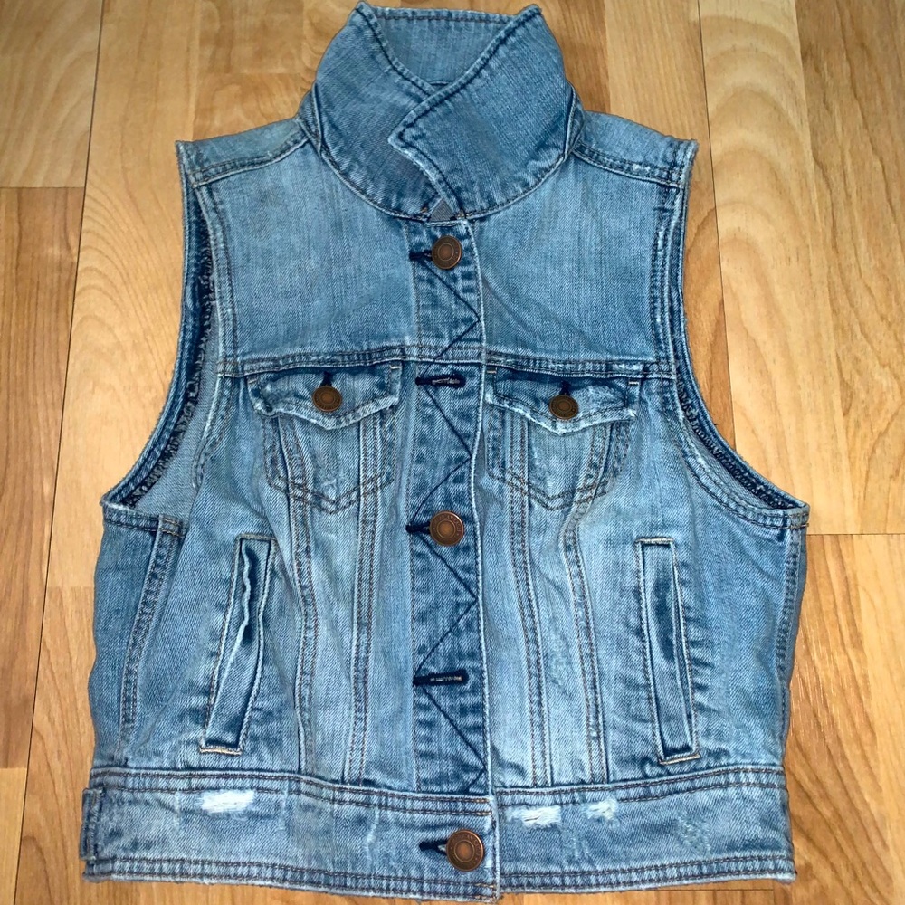 American Eagle: Light Jean Vest Perfect Condition